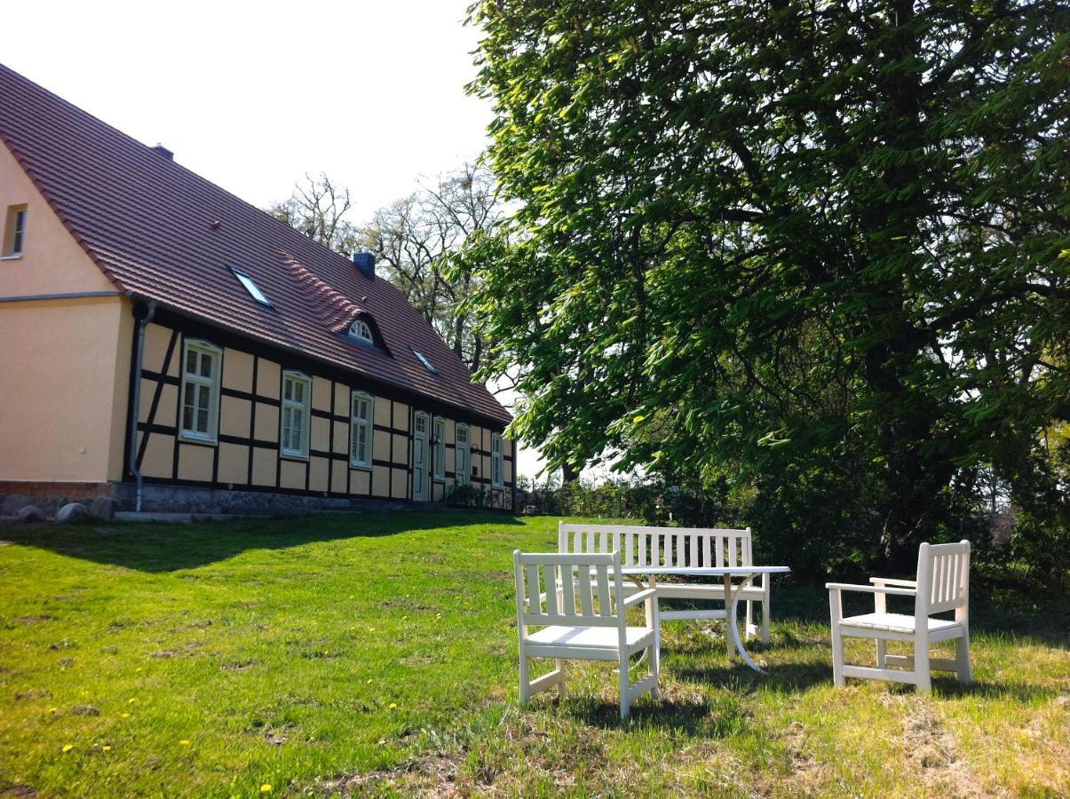 Altes Pastorat Schwichtenberg Borrentin Exterior photo
